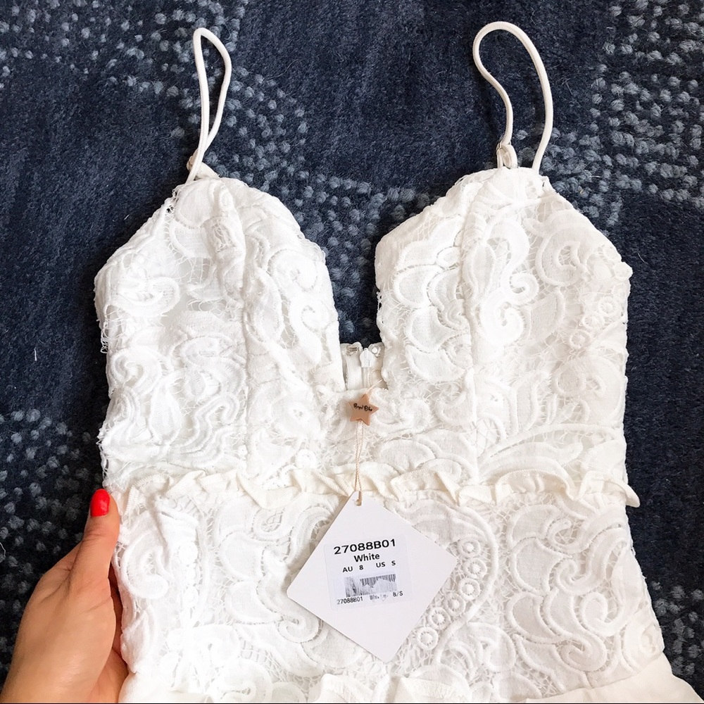 🆕 ANGEL WHITE RUFFLE FLORAL EMBROIDERED DRESS! - Picture 5 of 8